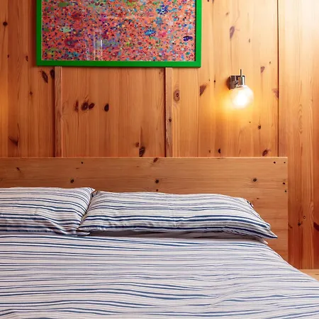 Capsule Rooms, Free Private Parking * 惠特比