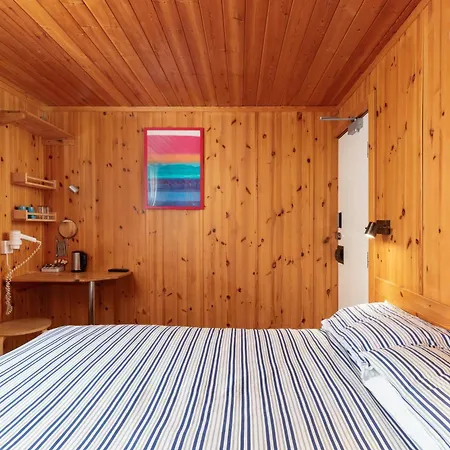 Capsule Rooms, Free Private Parking Whitby