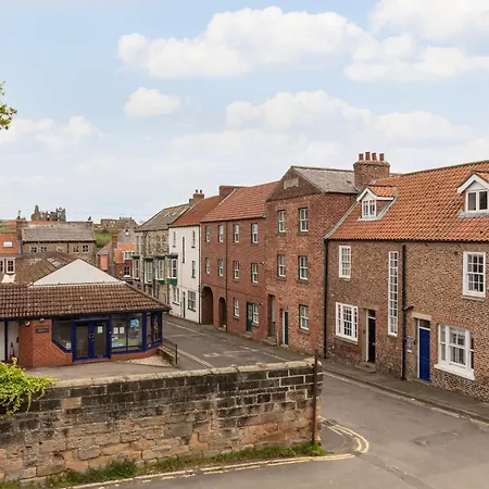 Capsule Rooms, Free Private Parking * Whitby