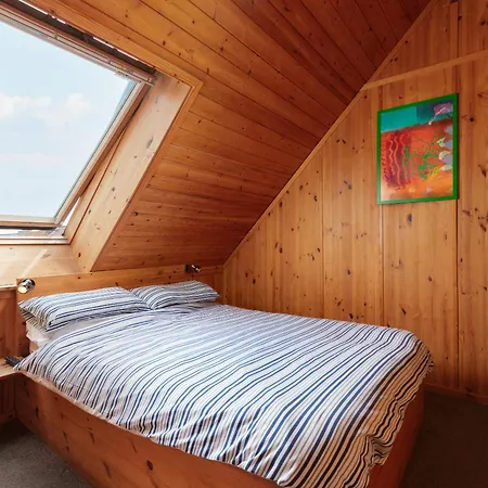 Capsule Rooms, Free Private Parking 惠特比