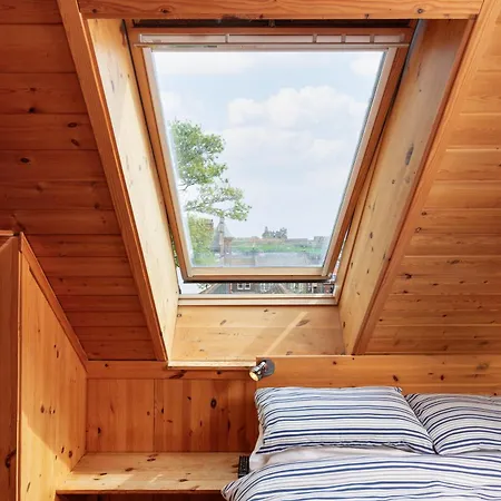 Capsule Rooms, Free Private Parking *