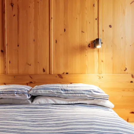 Capsule Rooms, Free Private Parking * Whitby