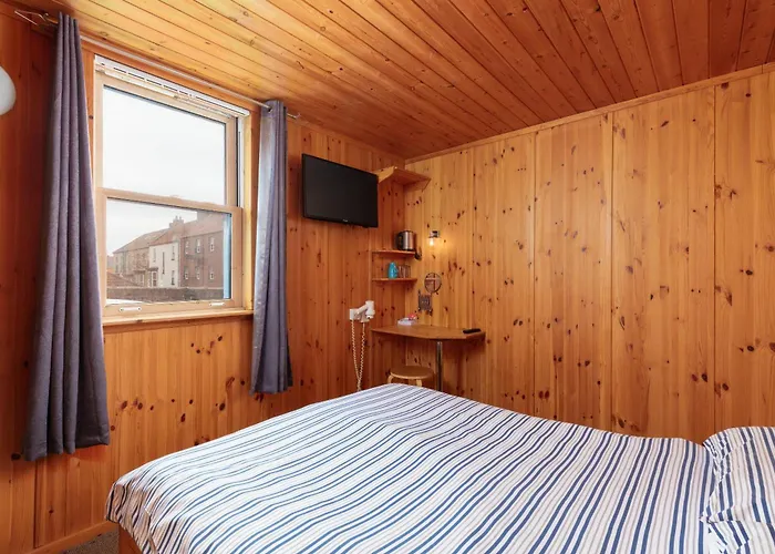 Capsule Rooms, Free Private Parking * Whitby