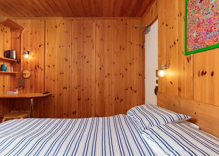 Capsule Rooms, Free Private Parking Capsule hotel *