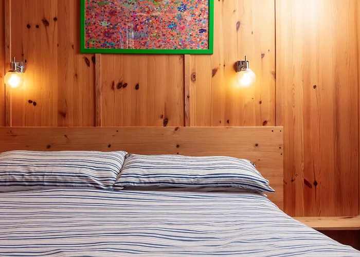 Capsule Rooms, Free Private Parking * Whitby